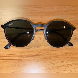 Ray-Ban RB4224 Round Light Ray Sunglasses In Black